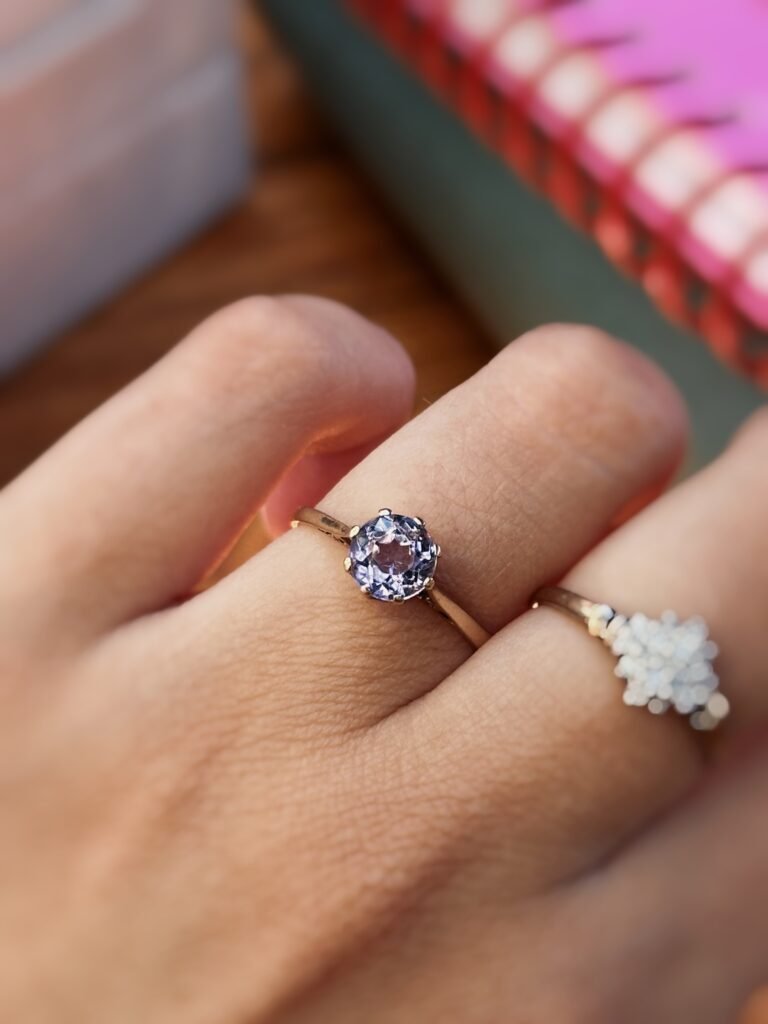 Vintage 9 karaat massief gouden solitaire ring met amethist