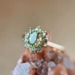 Vintage 9 karaat massief gouden cluster ring met lichtgroene peridoot