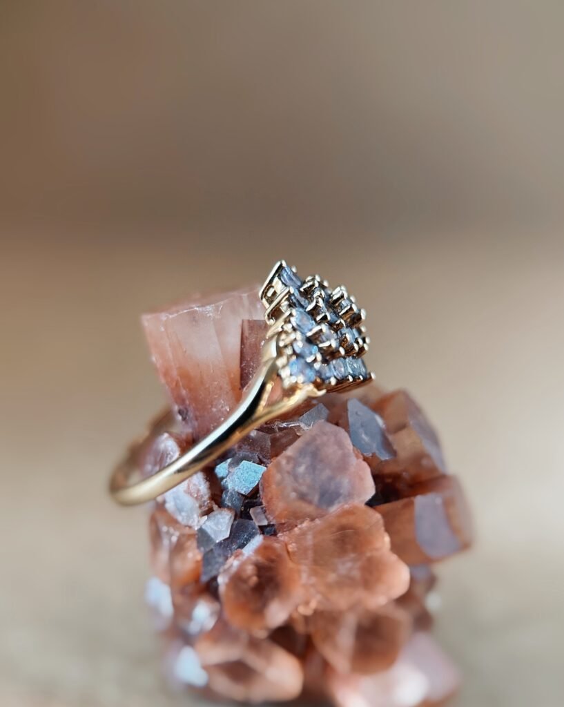 Vintage 9 karaat massief gouden cluster ring met lila tanzaniet