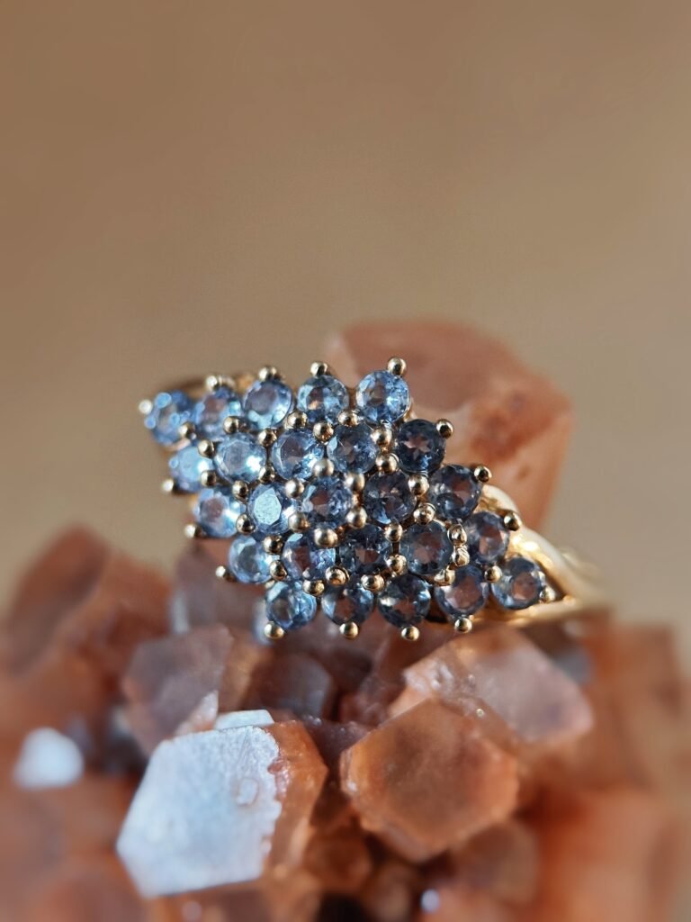 Vintage 9 karaat massief gouden cluster ring met lila tanzaniet