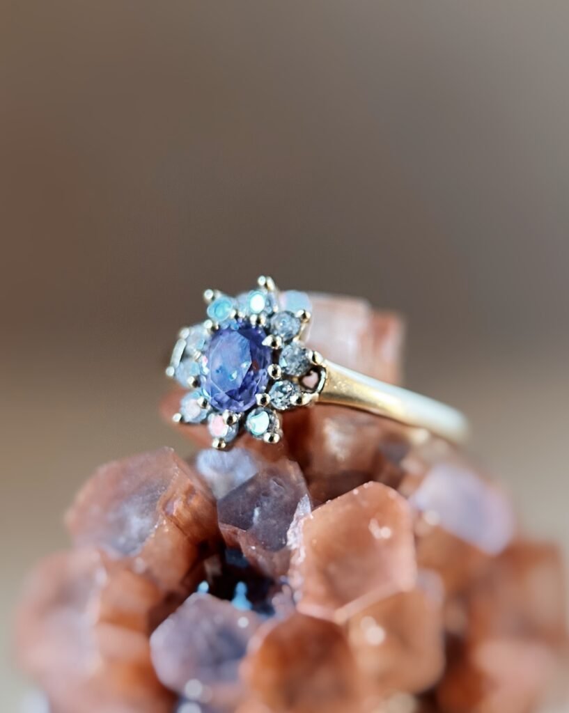 Vintage 9 karaat gouden ring met lila lavendel amethist in cluster bloemvorm