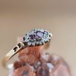 Vintage 9 karaat massief gouden cluster ring met robijn en diamant