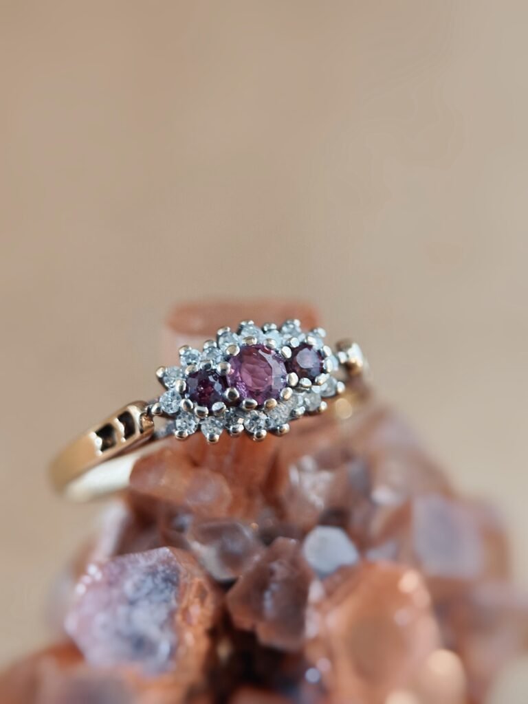 Vintage 9 karaat massief gouden cluster ring met robijn en diamant