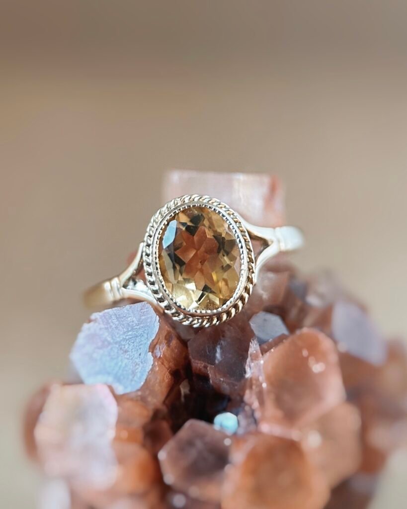Vintage 9 karaat massief gouden solitaire ring met citrien