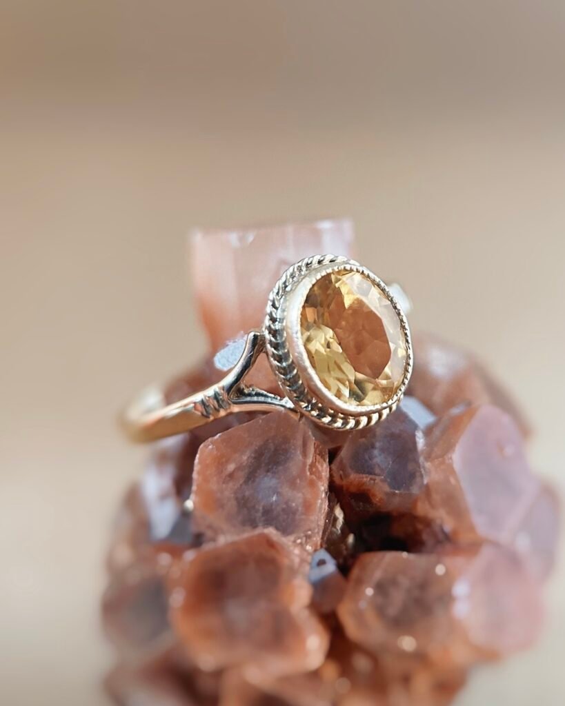 Vintage 9 karaat massief gouden solitaire ring met citrien