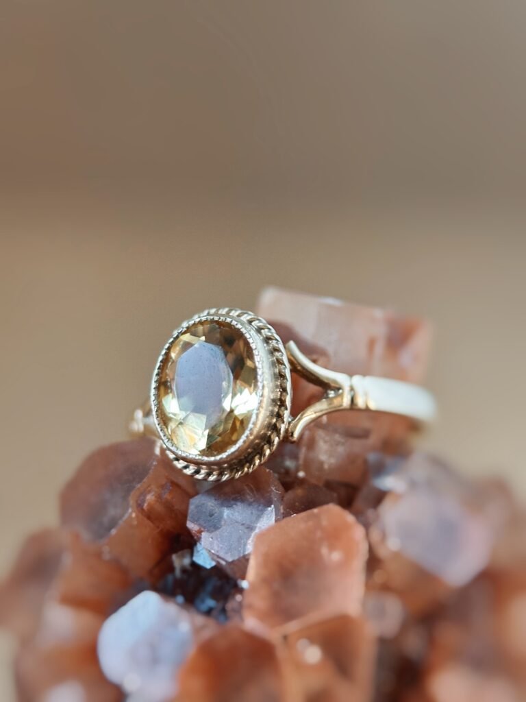 Vintage 9 karaat massief gouden solitaire ring met citrien
