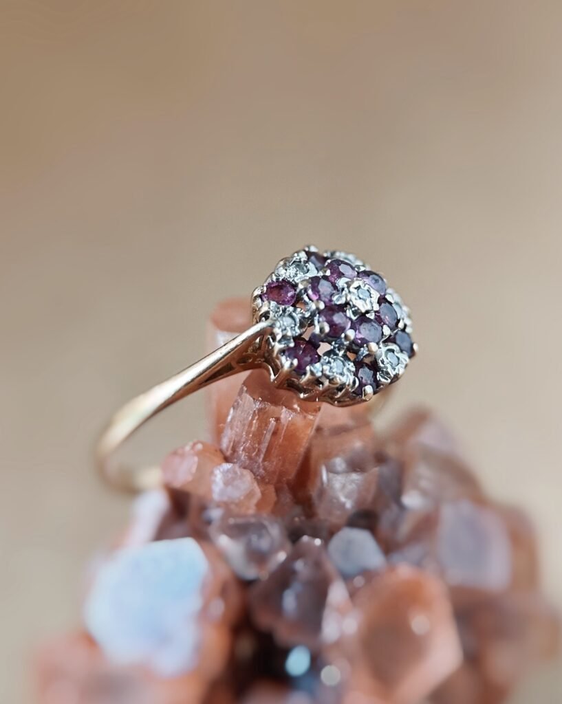 Vintage 9 karaat massief gouden cluster ring met robijn en diamant