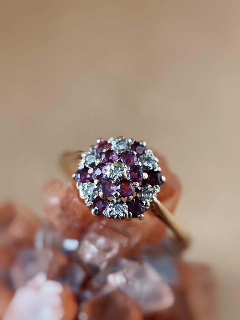 Vintage 9 karaat massief gouden cluster ring met robijn en diamant