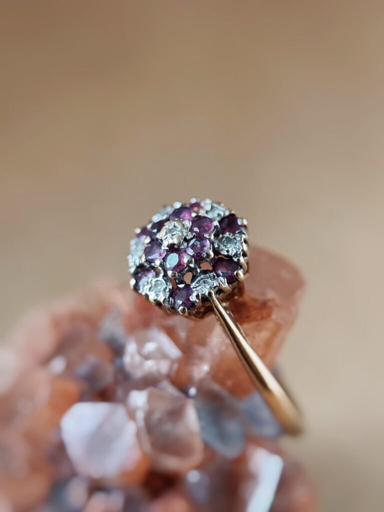 Vintage 9 karaat massief gouden cluster ring met robijn en diamant