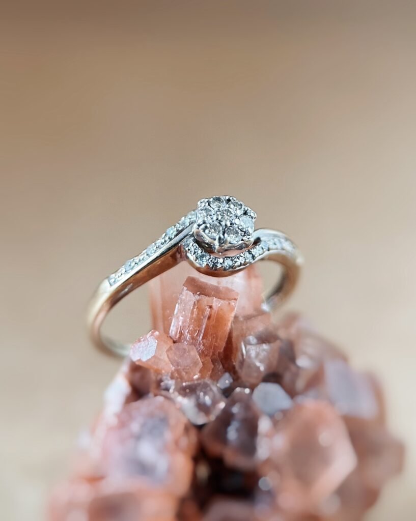 Vintage 9 karaat massief gouden cluster ring met diamanten
