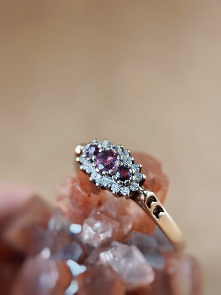 Vintage 9 karaat massief gouden cluster ring met robijn en diamant