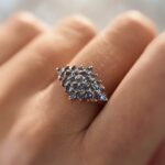 Vintage 9 karaat massief gouden cluster ring met tanzaniet om vinger