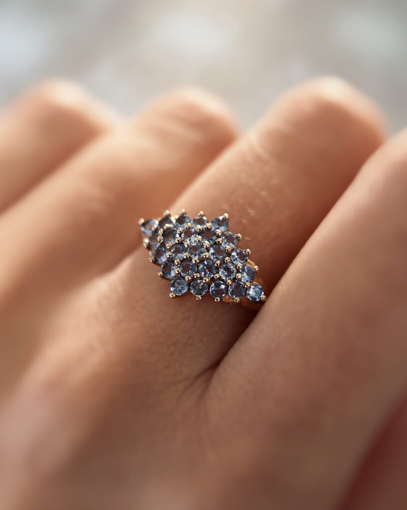 Vintage 9 karaat massief gouden cluster ring met tanzaniet om vinger
