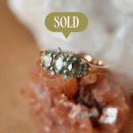 Vintage 9 karaat gouden ring met ovaal geslepen geslepen peridoot en briljant geslepen diamantjes