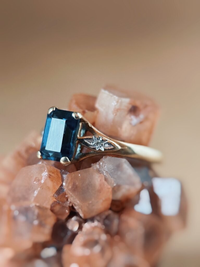 Vintage 9 karaat massief gouden ring met radiant geslepen vierkante topaas