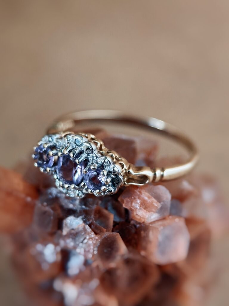 Vintage 9 karaat massief gouden Cluster ring met paars lila amethist edelsteen en diamanten in witgoud