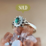 Vintage 9 karaat massief gouden cluster ring met donkergroene smaragd en diamanten