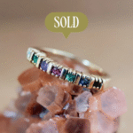 Vintage 9 karaat massief gouden stacking dearest ring met gekleurde edelstenen