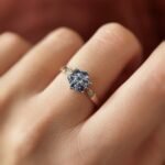 Vintage 9 karaat massief gouden ring met tanzaniet en diamant in bloemvorm - vergeet me nietje Om hand