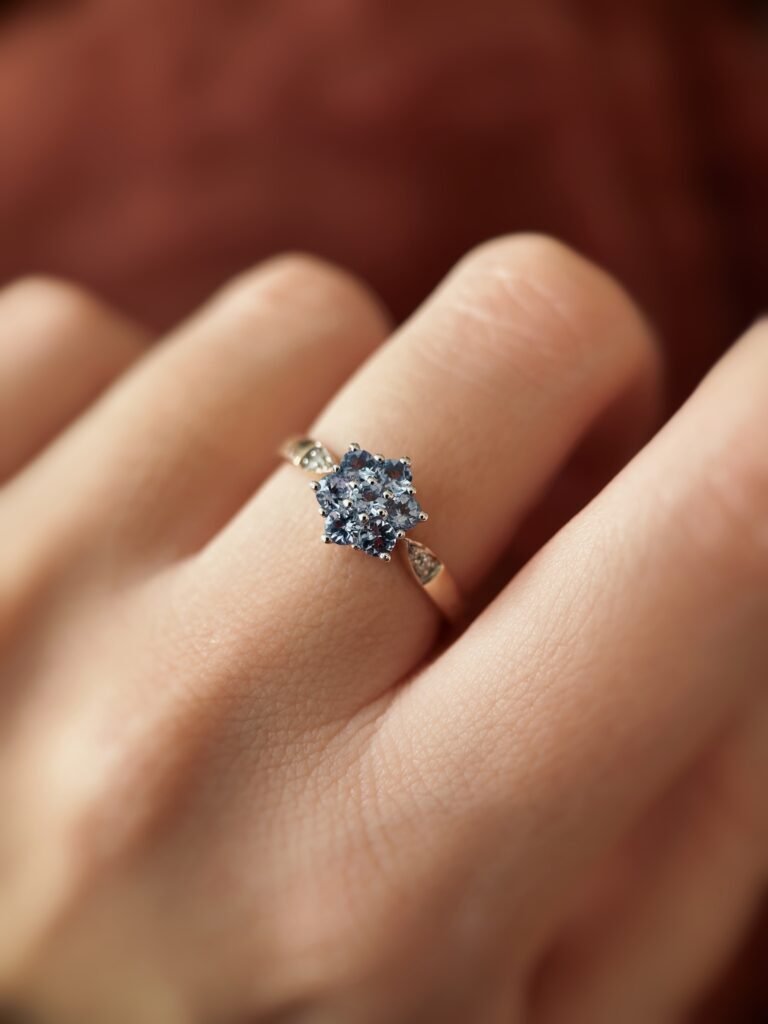 Vintage 9 karaat massief gouden ring met tanzaniet en diamant in bloemvorm - vergeet me nietje Om hand