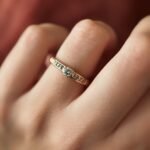 Vintage 9 karaat massief gouden ring met diamanten Om hand