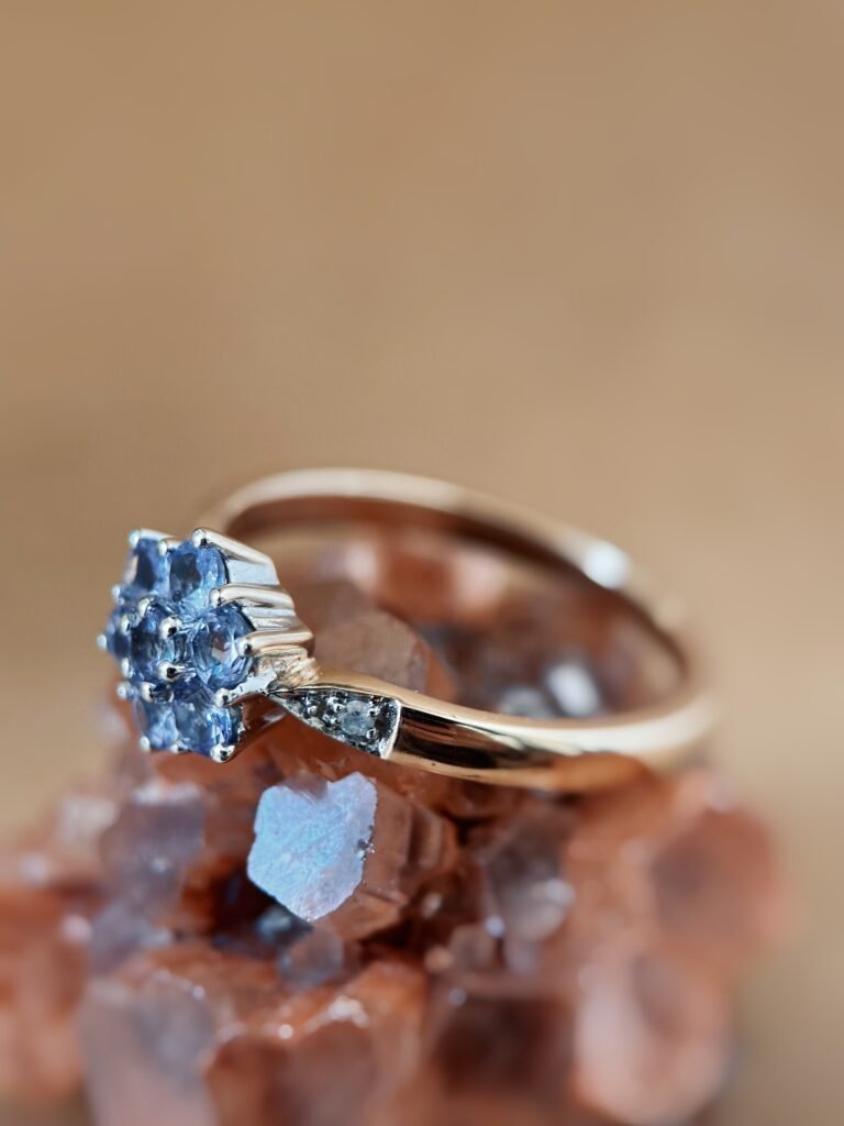 Vintage 9 karaat massief gouden ring met tanzaniet en diamant in bloemvorm - vergeet me nietje