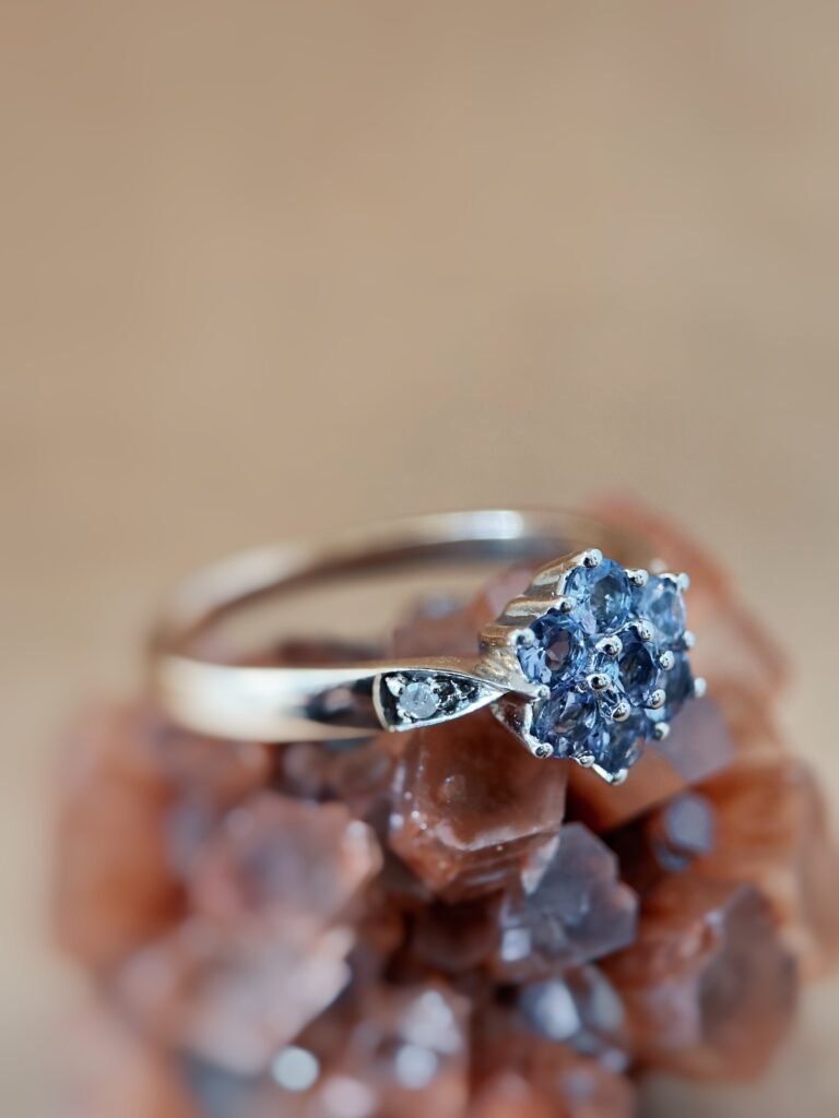 Vintage 9 karaat massief gouden ring met tanzaniet en diamant in bloemvorm - vergeet me nietje