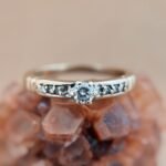 Vintage 9 karaat massief gouden ring met diamanten