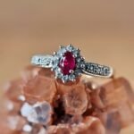 Vintage 9 karaat massief gouden cluster ring met roze robijn edelsteen en diamanten