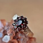 Vintage 9 karaat massief gouden cluster ring met granaat