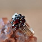 Vintage 9 karaat massief gouden cluster ring met granaat