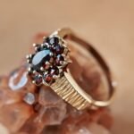 Vintage 9 karaat massief gouden cluster ring met granaat