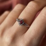 Vintage 9 karaat massief gouden cluster ring met roze robijn edelsteen en diamanten