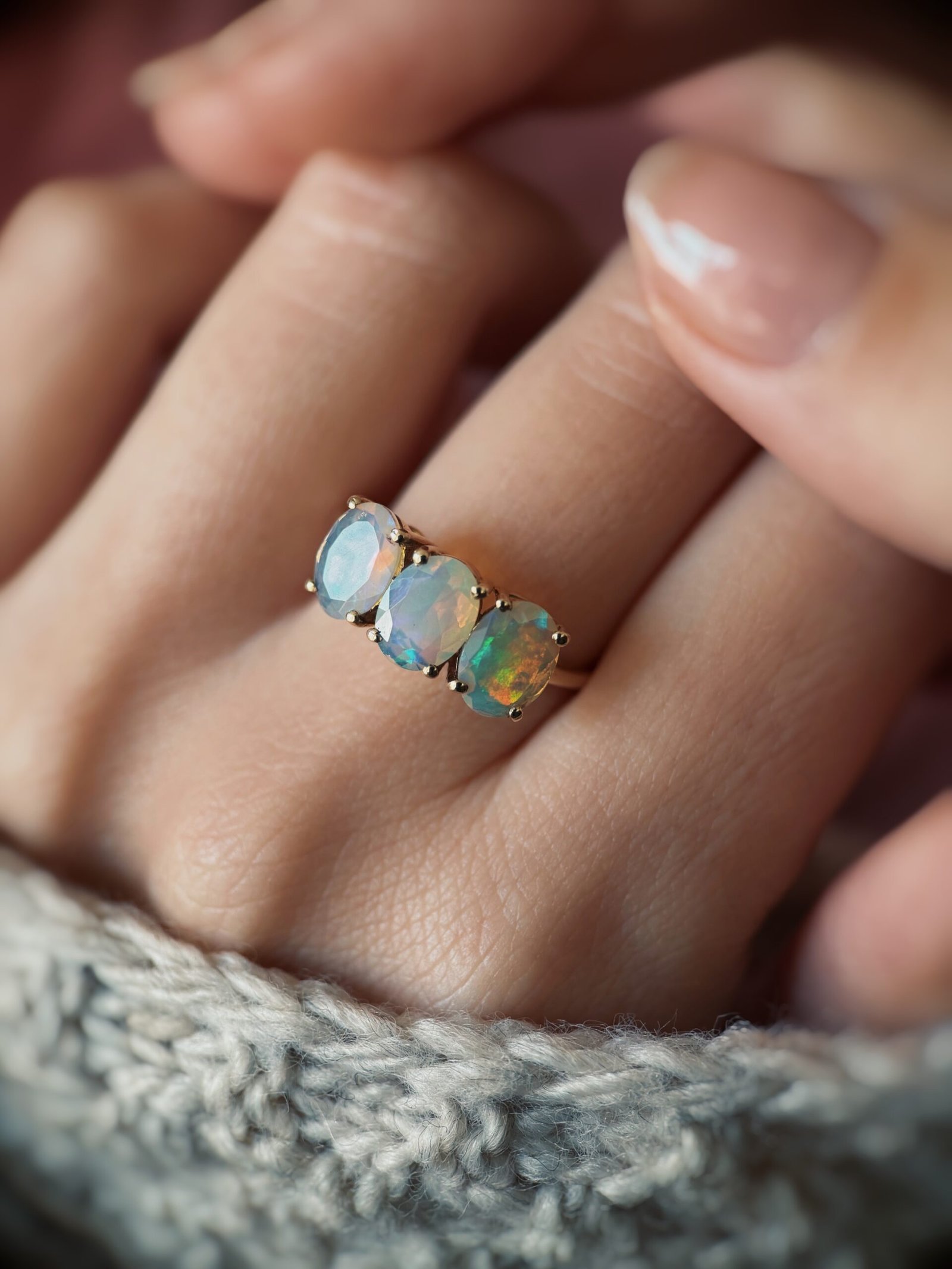 VIntage 9 carat solid gold threestone ring with large oval cut australian opals