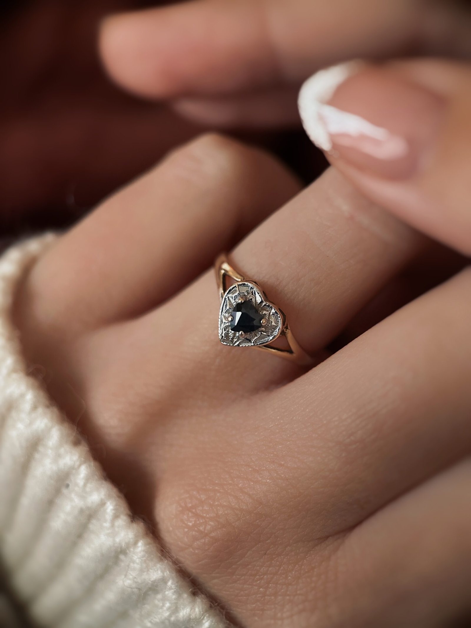 VIntage 9 carat solid gold heart shaped cluster ring with sapphire and diamonds