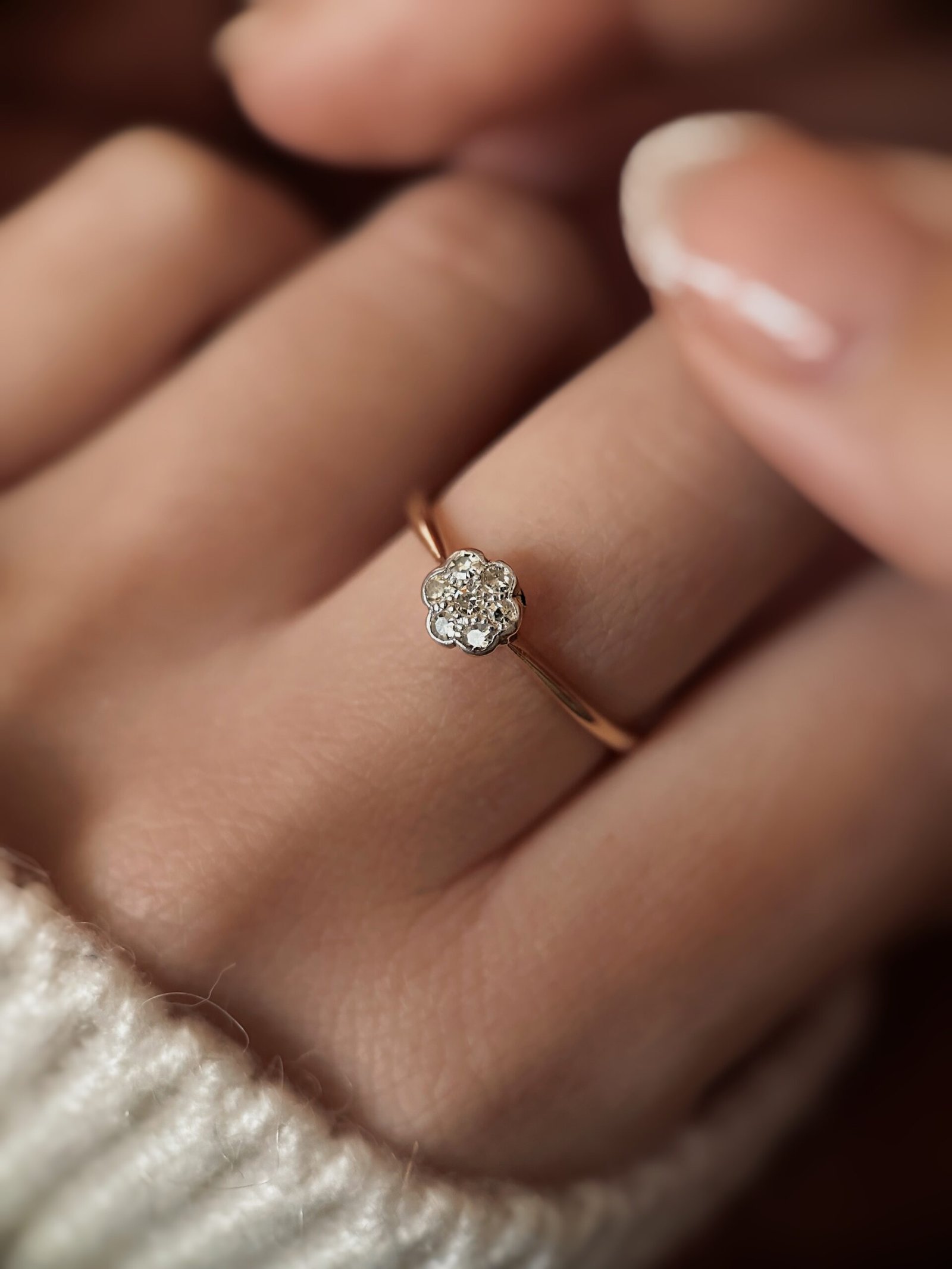 Antieke 18 karaat massief gouden edwardian ring met handgeslepen diamanten in bloemvorm