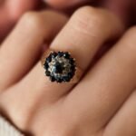 VIntage 9 carat solid gold cluster ring with engraved stars, sapphire and diamonds