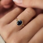 VIntage 9 carat solid gold ring with a dark blue oval iolite