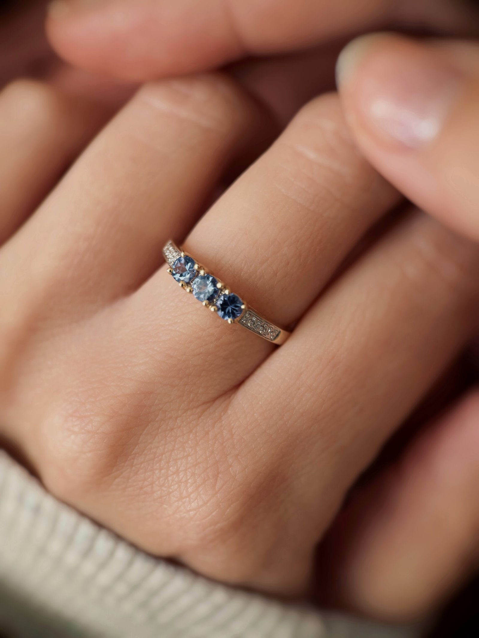 VIntage 9 carat solid gold threestone ring with tanzanite and diamonds