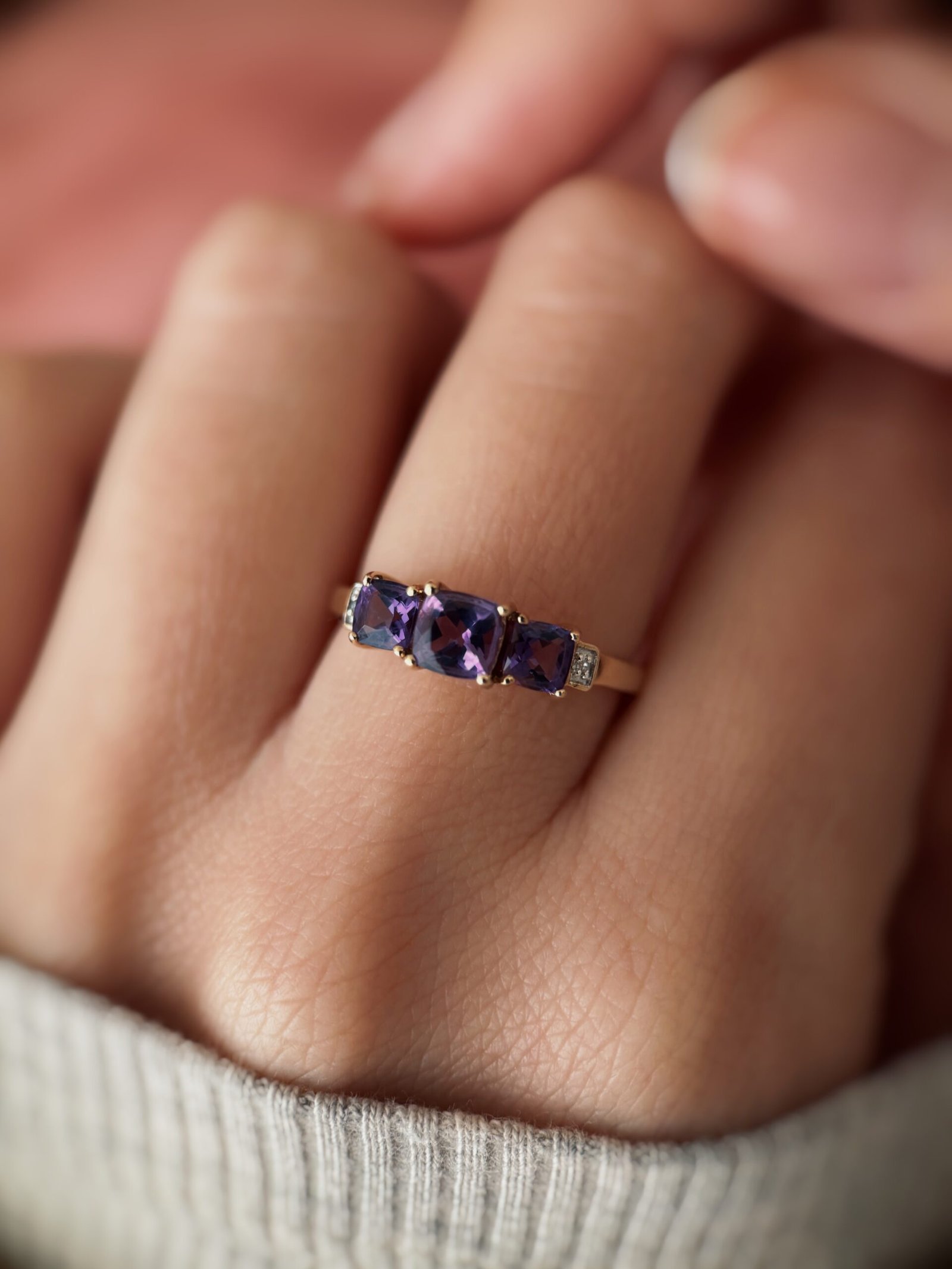 VIntage 9 carat solid gold threestone ring with amethyst and diamonds