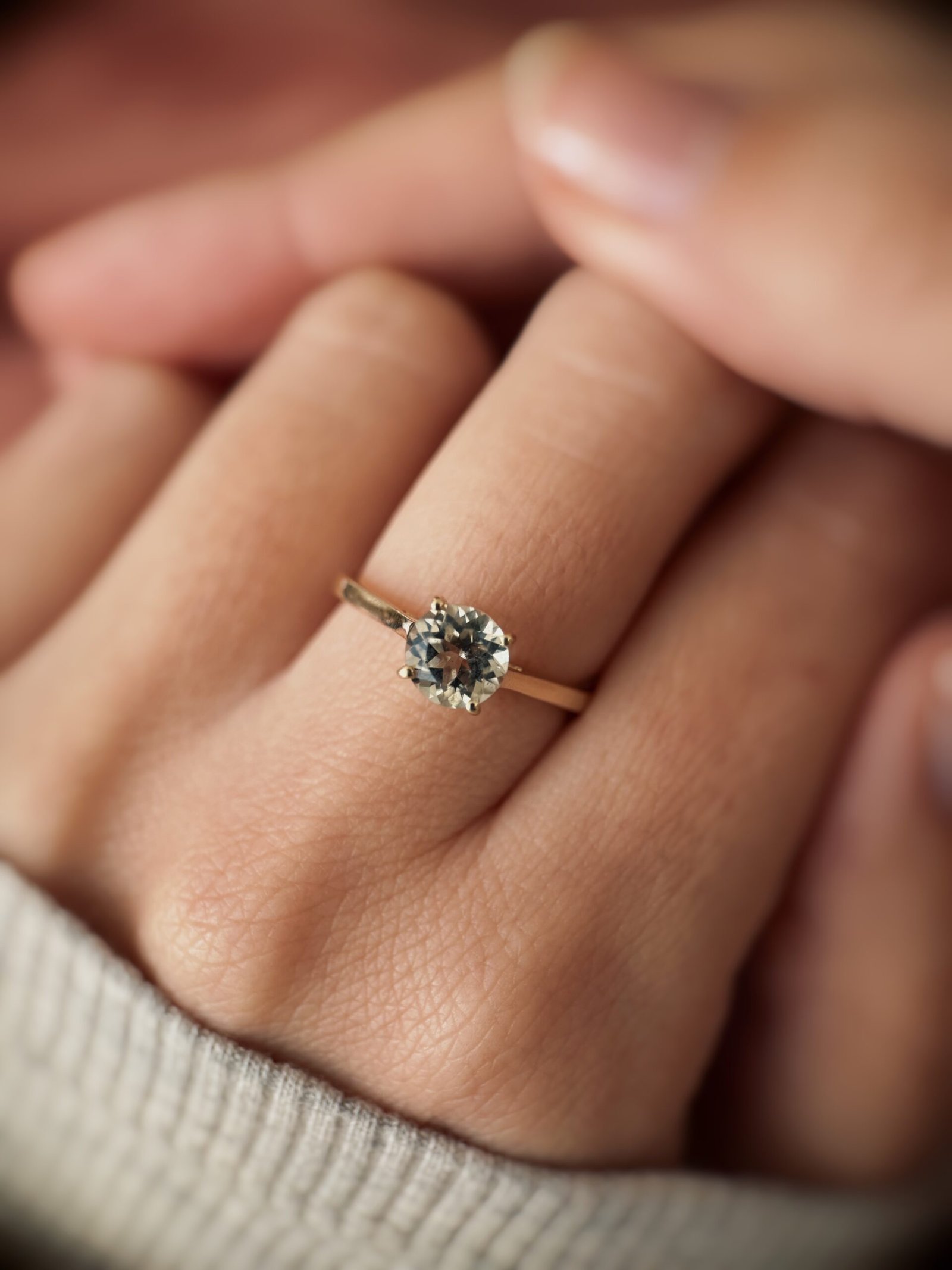 VIntage 9 carat solid gold solitaire ring with a large gold quartz