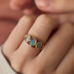 VIntage 9 carat solid gold ring with australian opals