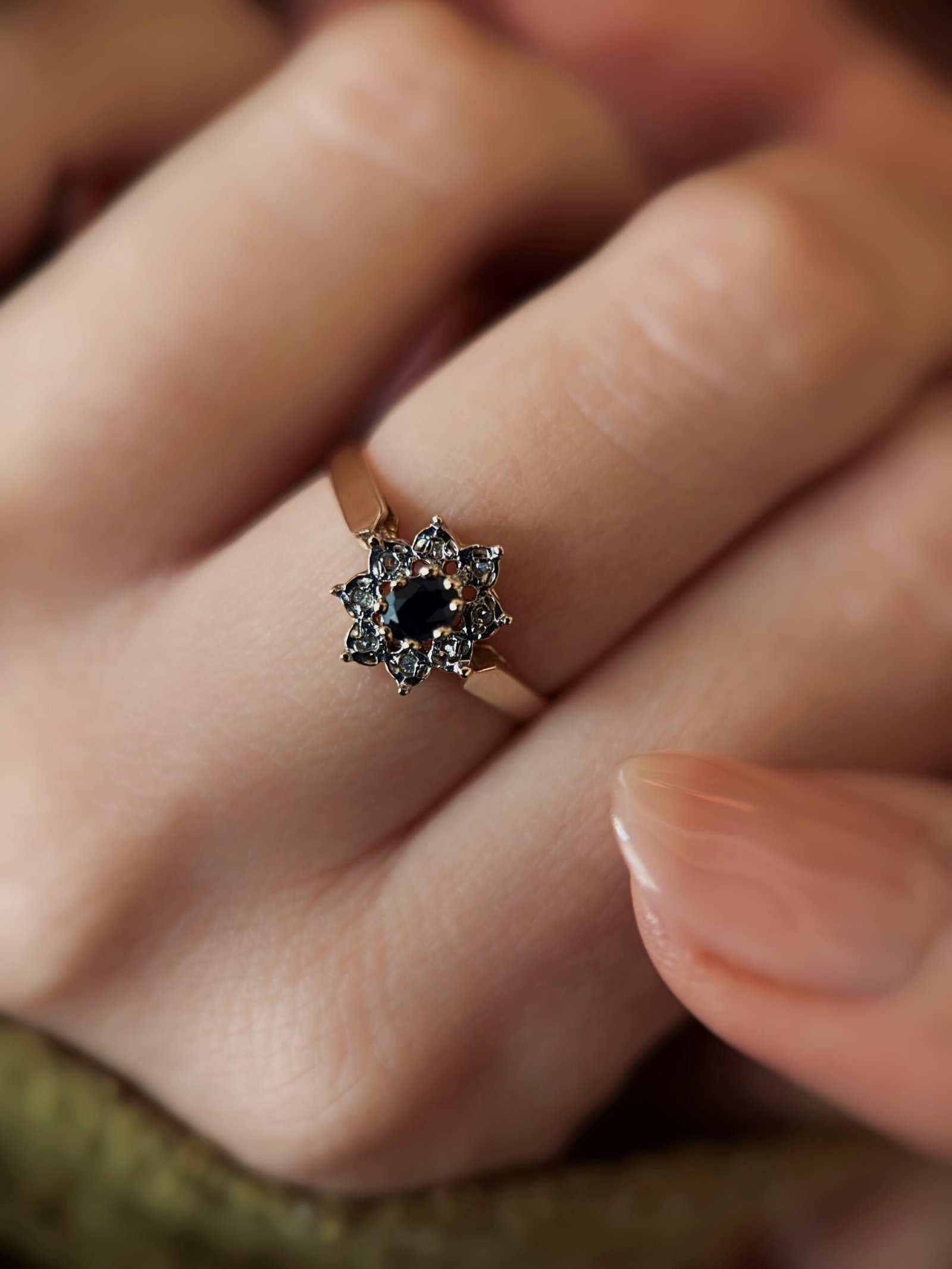 VIntage 9 carat solid gold cluster diana ring with sapphire and diamonds