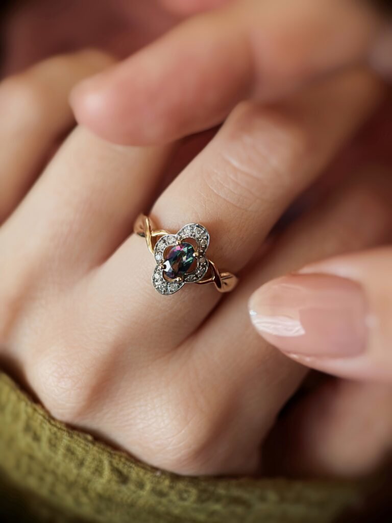 VIntage 9 carat solid gold cluster ring with a mystic topaz and diamonds
