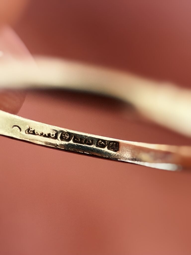 VIntage 9 carat solid gold ring with hallmark 375 And Birmingham anchor