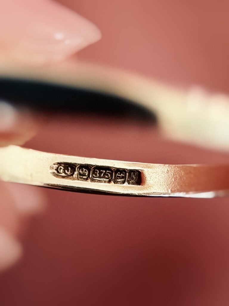 VIntage 9 carat solid gold ring with hallmark 375 And Birmingham anchor