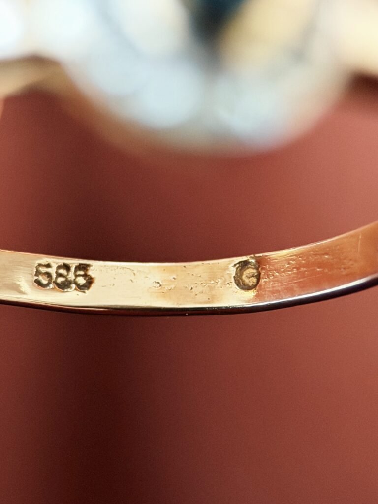 VIntage 14 carat solid gold ring with hallmark 585