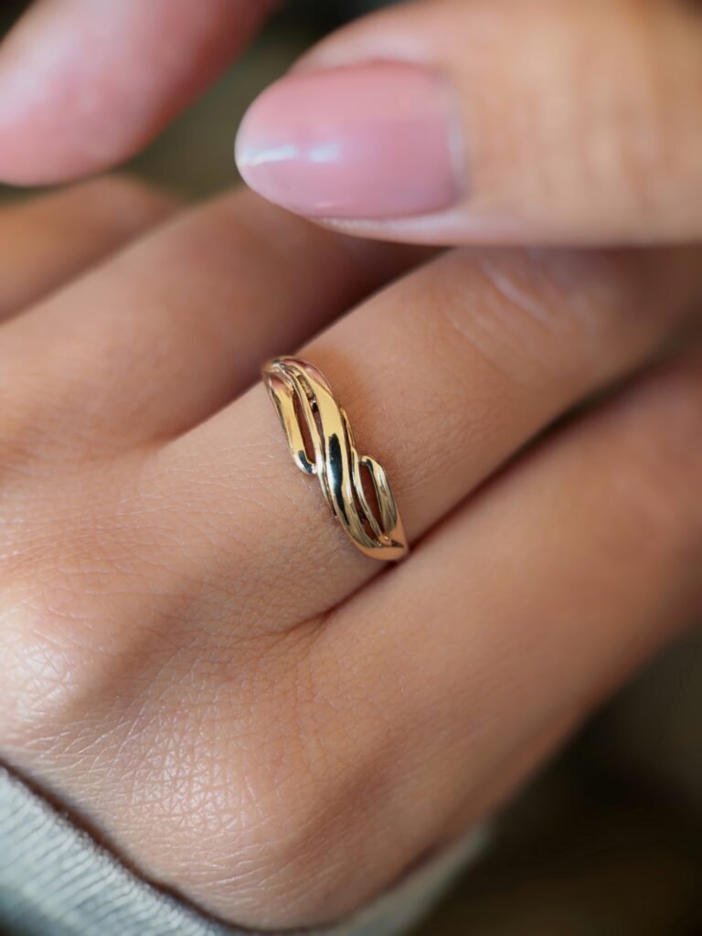 vintage 9k gold swirl band ring worn on hand