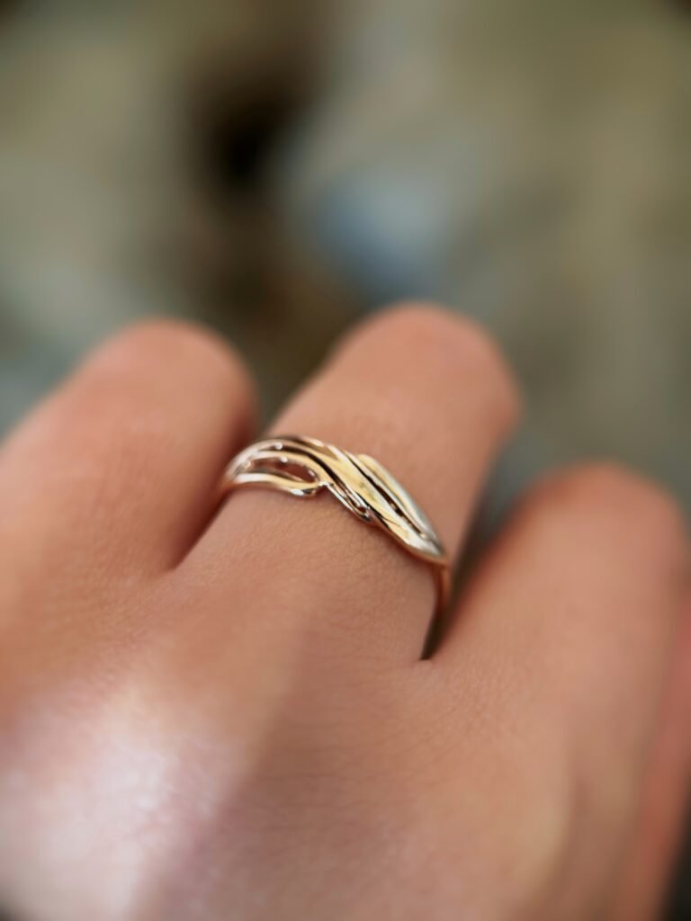 vintage 9k gold swirl band ring worn on hand