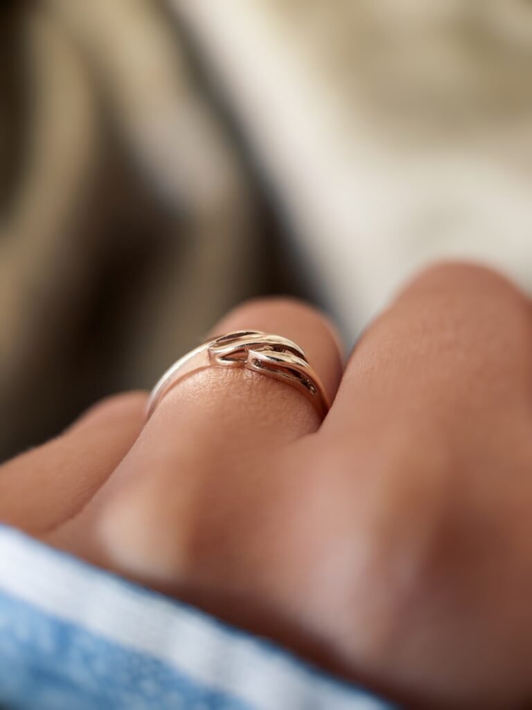Vintage 9 carat gold swirl ring worn on a hand